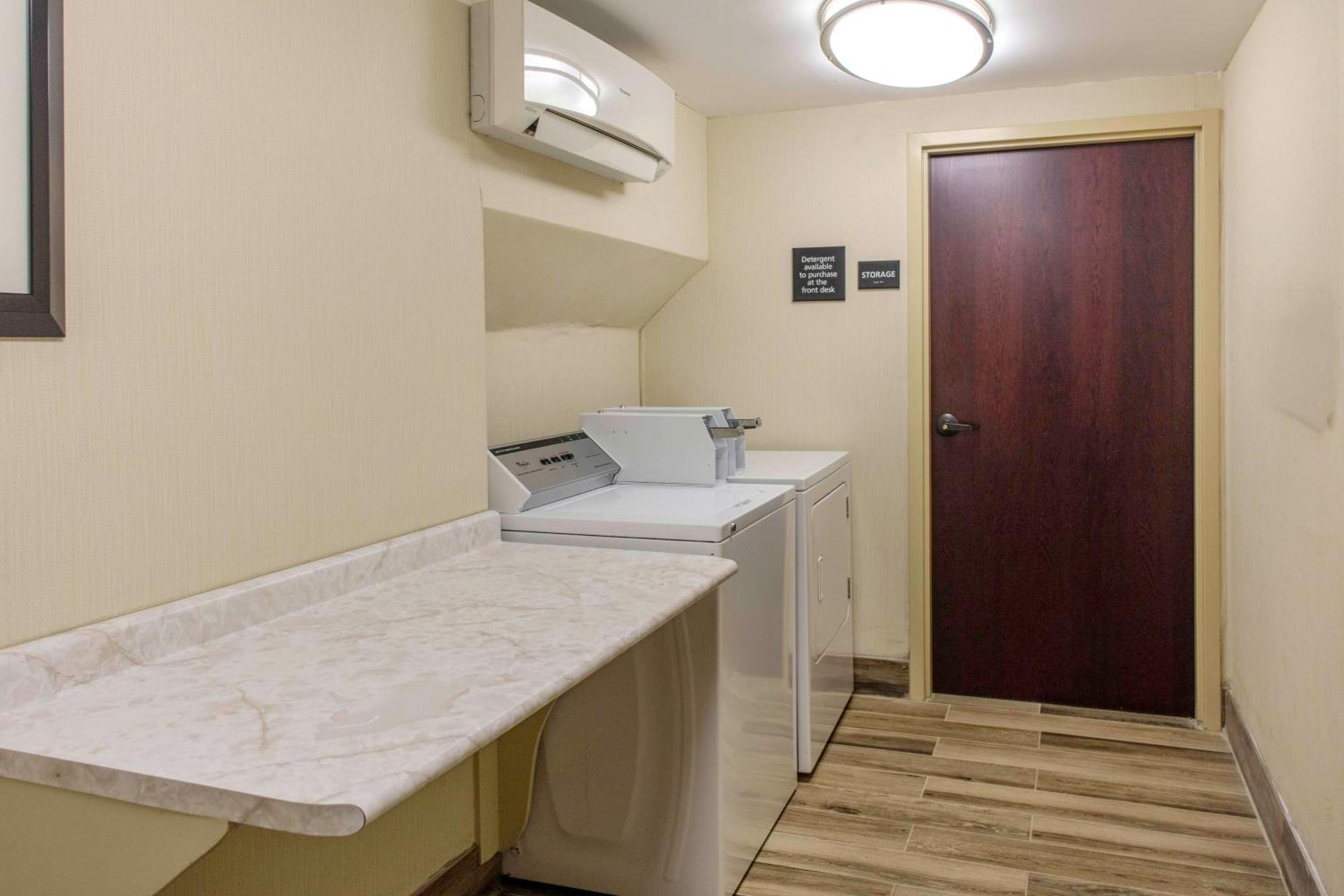 Hampton Inn Detroit Northville Buitenkant foto