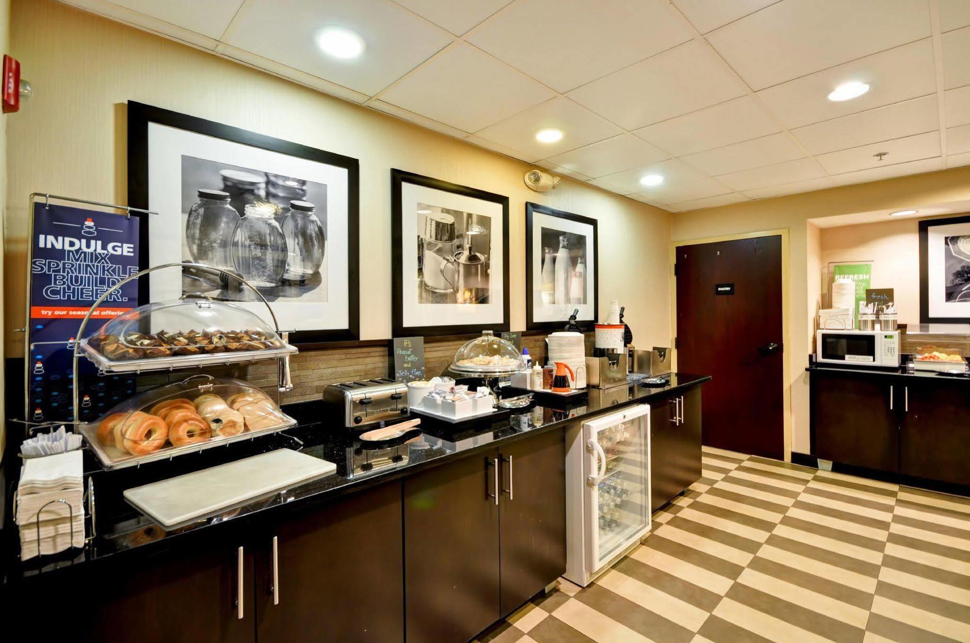 Hampton Inn Detroit Northville Buitenkant foto
